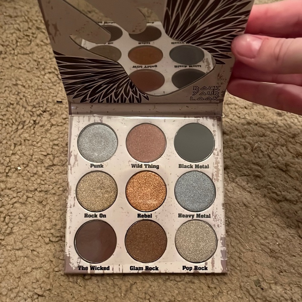Crown Glam Metals eyeshadow palette